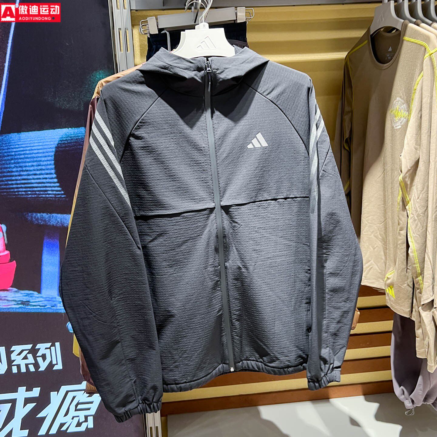 阿迪达斯夹克男子2026冬新款梭织宽松舒适运动健身连帽外套KY1855