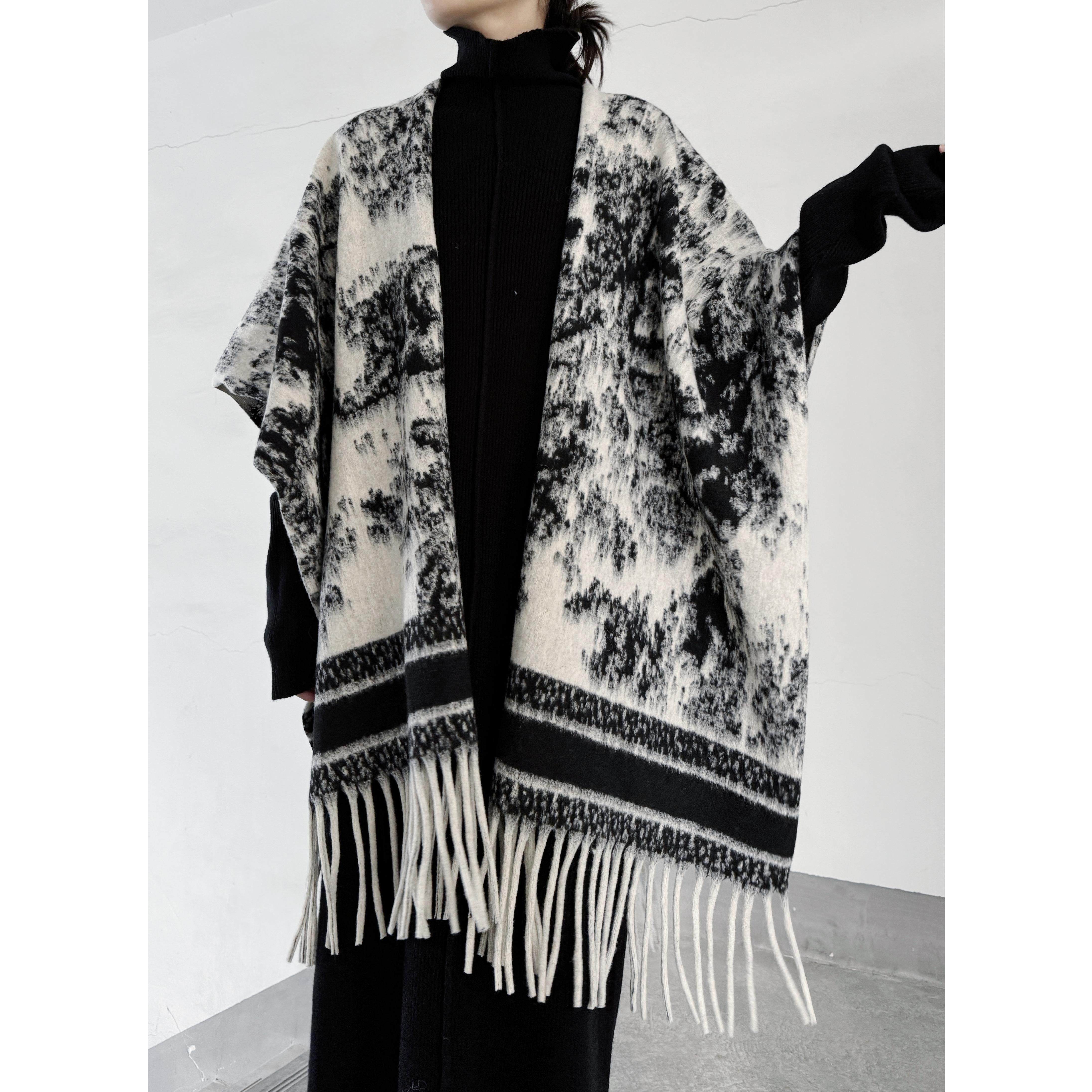 浮木兮/氛围感小众撞色水墨画斗篷披肩秋冬复古流苏围巾