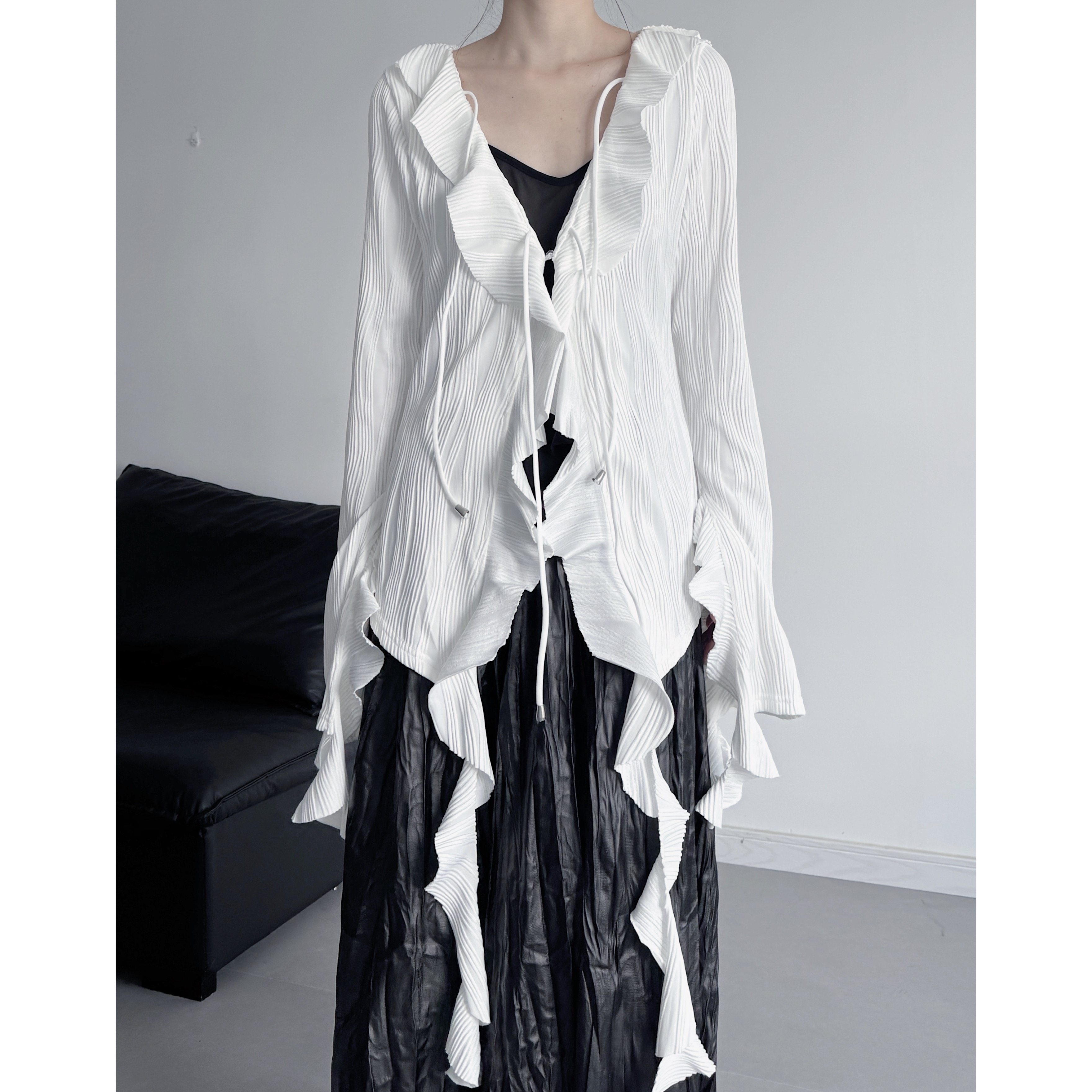 浮木兮/艺术仙气喇叭袖不规则衬衫外套小众V领木耳边飘带显瘦上衣