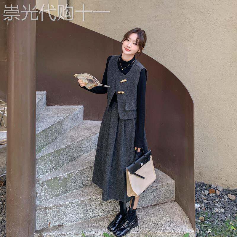 灰色高级感套装裙女2025秋季气质淡人纽扣马甲打底衫半身裙三件套
