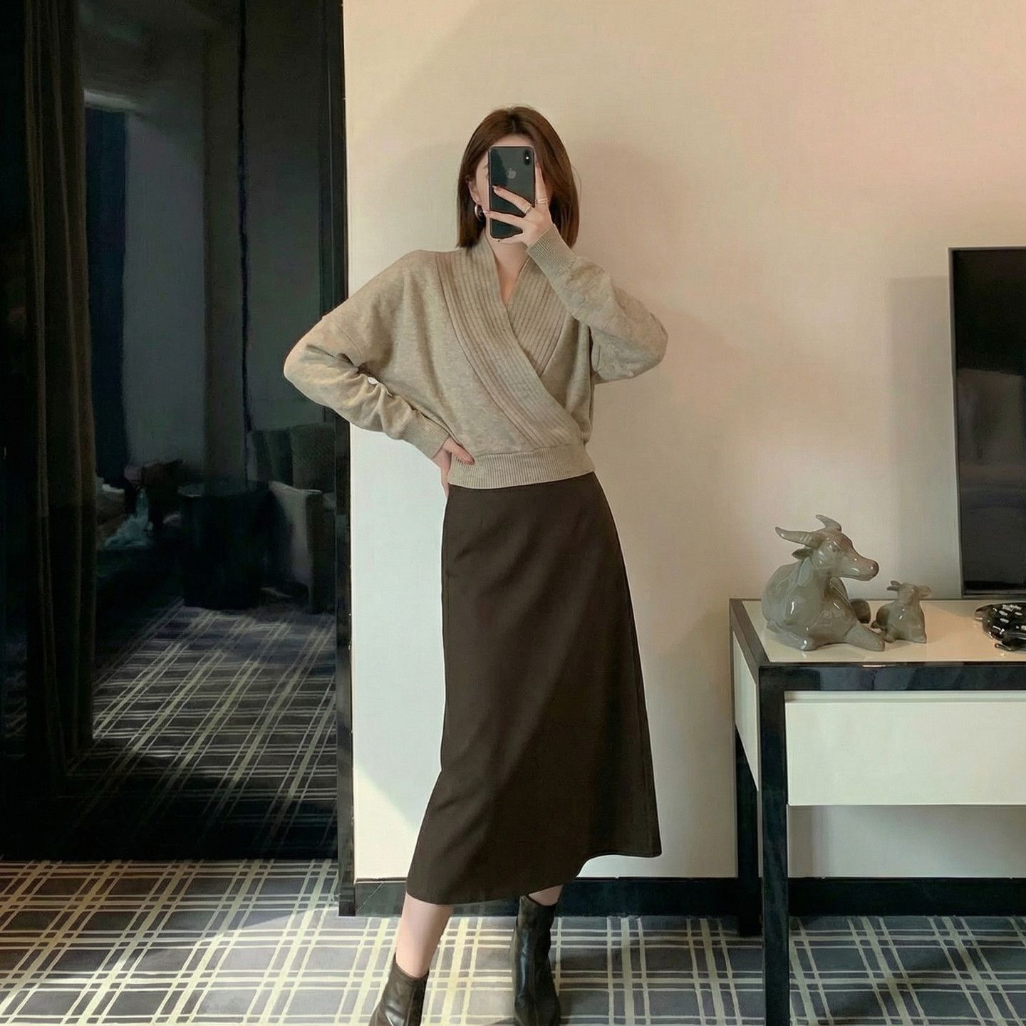 【京京】2025秋季新款复古交叉V领蝙蝠袖绵羊毛针织上衣HBZXW9184