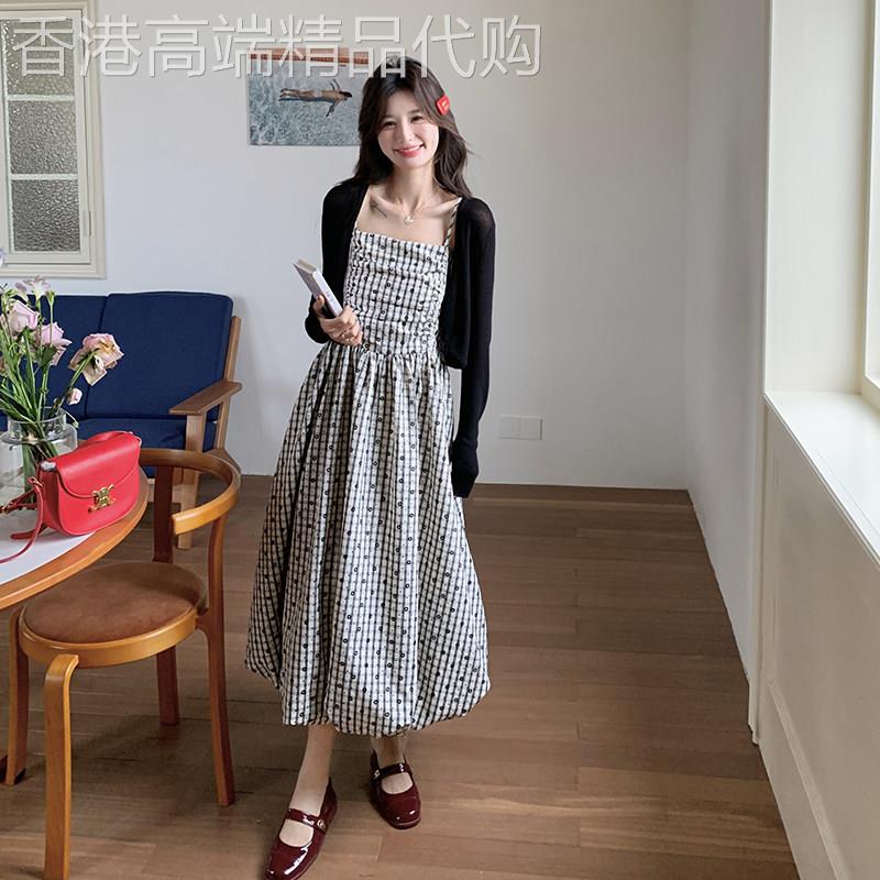 黑白格纹吊带洋装女2026初夏穿搭法式复古气质披肩花苞裙子套装