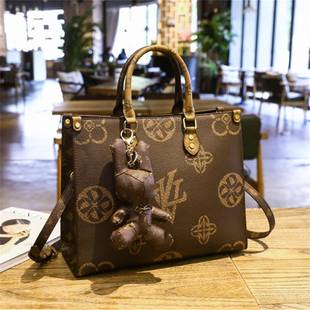 香港奢侈品大牌2025新款专柜正品真皮名牌女包单肩手提斜挎托 托