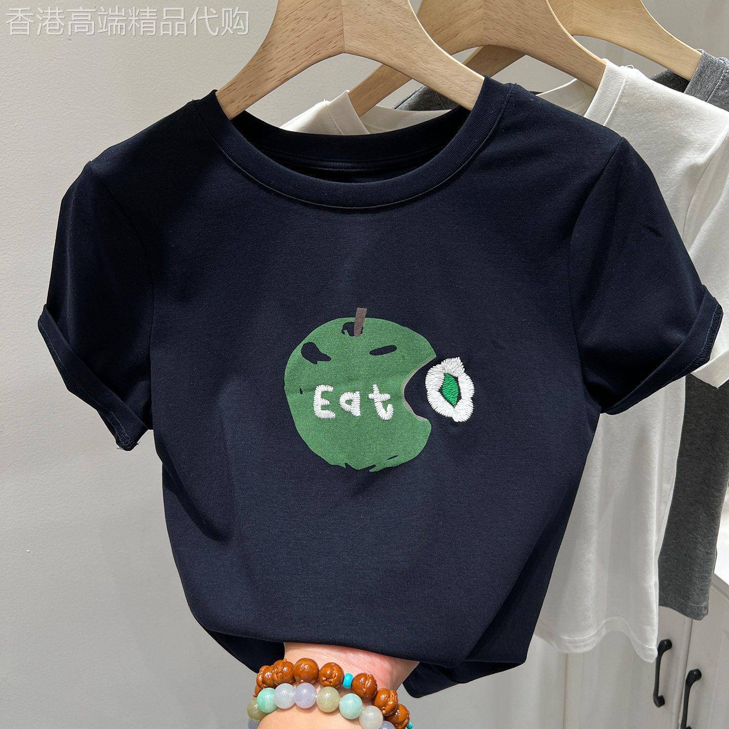 藏青色T恤夏季女装2026新款设计感苹果刺绣修身显瘦短款减龄上衣