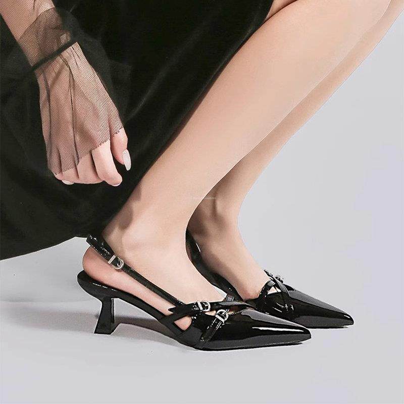 香港俏皮少女黑色高跟鞋女2026春夏新款设计感小众金属风包头凉鞋