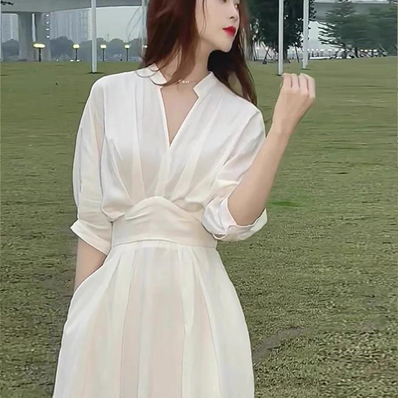 白色连衣裙2025新款女夏气质名媛风别致惊艳高级感港味复古长裙子