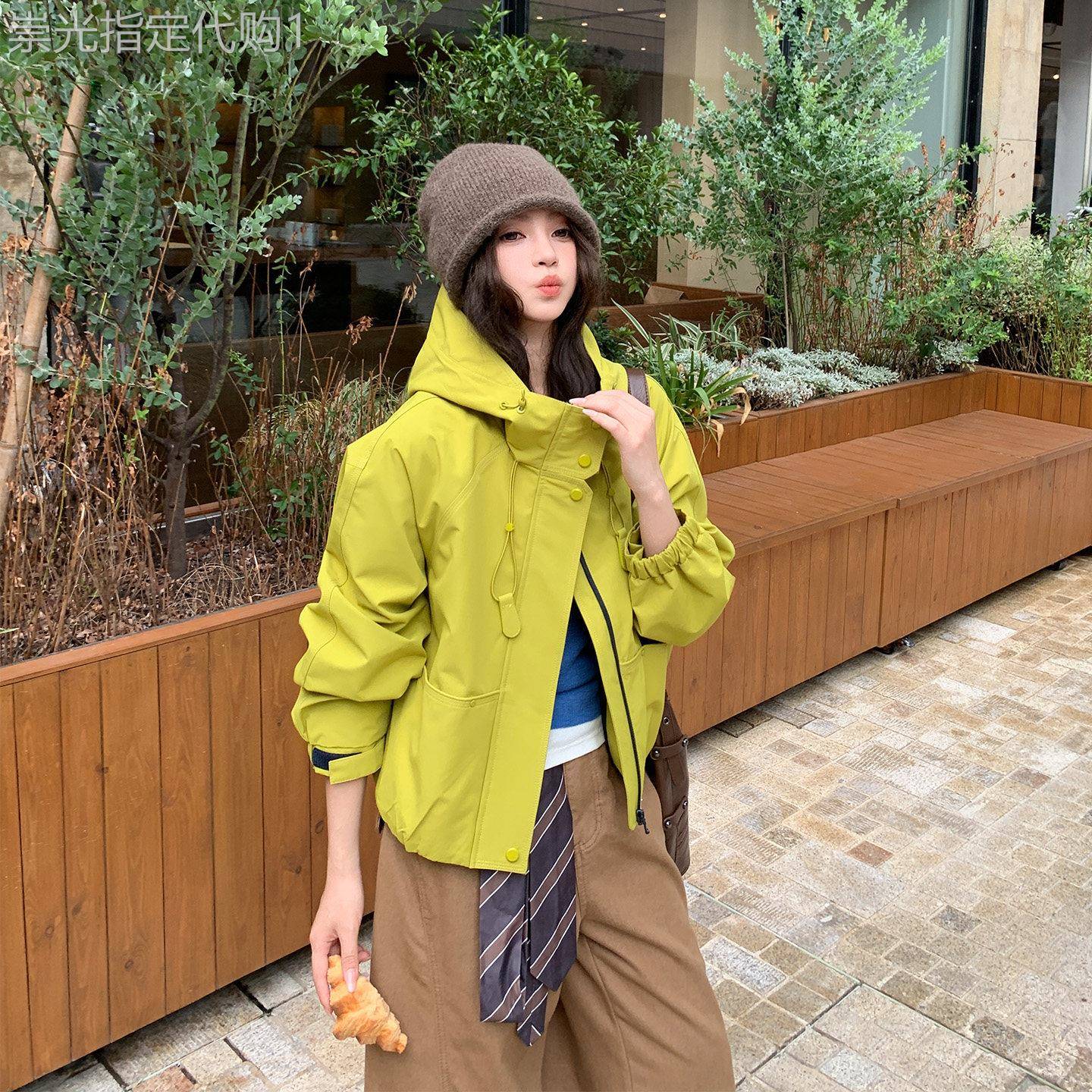 短款户外冲锋衣外套女2025秋新款宽松休闲徒步登山小个子夹克风衣
