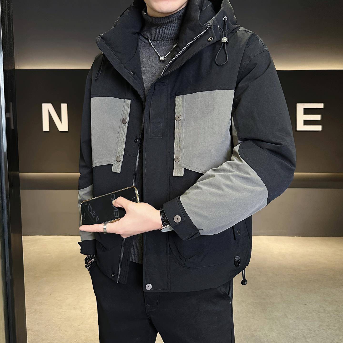 高端轻奢冲锋衣羽绒服男连帽冬季2025新款时尚拼接设计感防寒外套