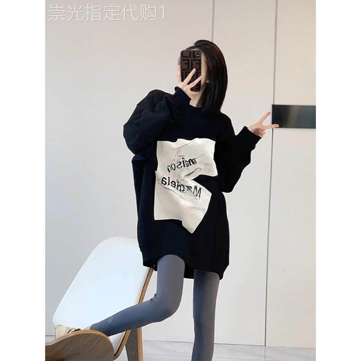 黑色卫衣女秋季2025年新款白胶黑字加绒保暖中长款配鲨鱼裤的上衣