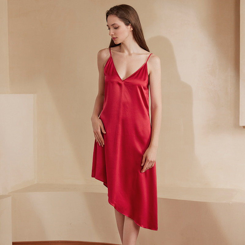桑蚕丝本命红吊带睡裙 简约丝滑斜摆新品睡衣 深V丝绸结婚家居服