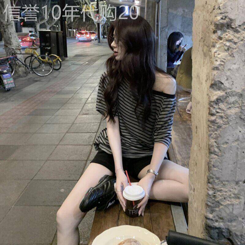 韩系休闲运动套装少女夏季慵懒条纹露斜肩短袖上衣显瘦短裤两件套