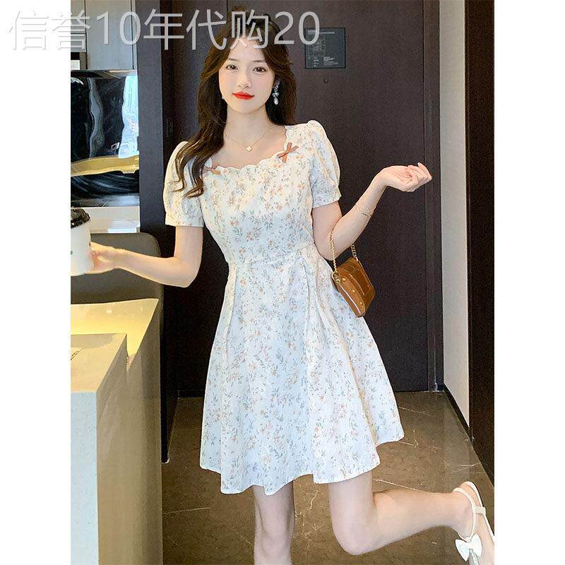 碎花连衣裙女2026年新款夏季方领收腰显瘦气质白色别致中长款裙子