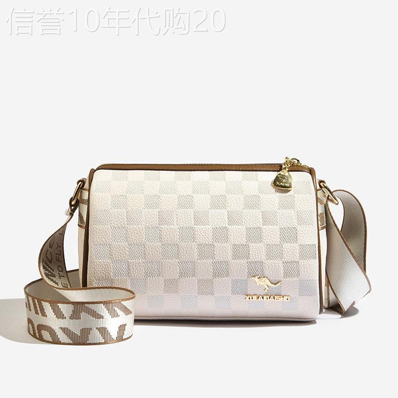 香港真皮女士包2026新款宽肩带单肩包时尚方格软皮斜挎包包枕头包