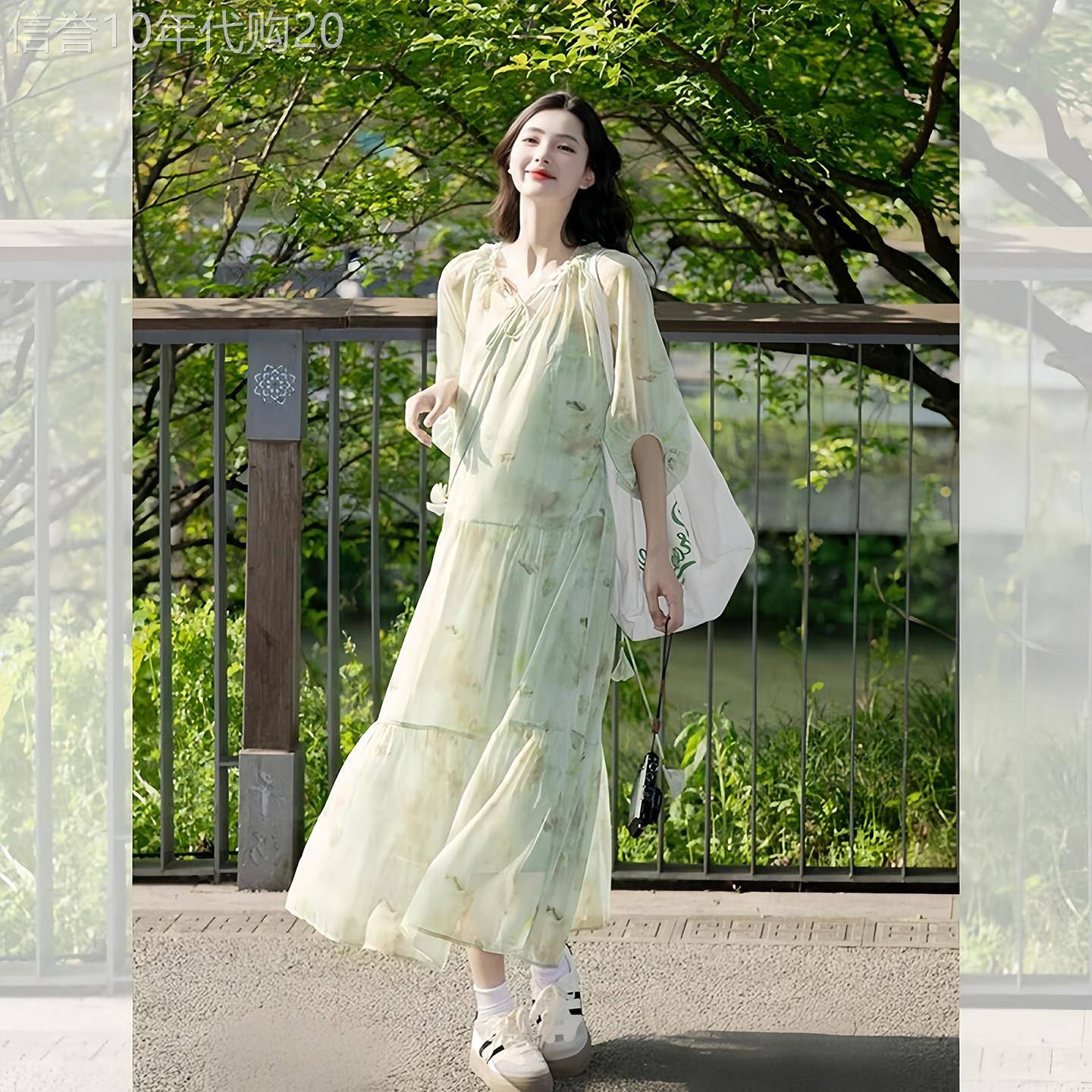 茶歇法式绿色碎花洋装女2026春季新款温柔风别致绝美雪纺长裙子