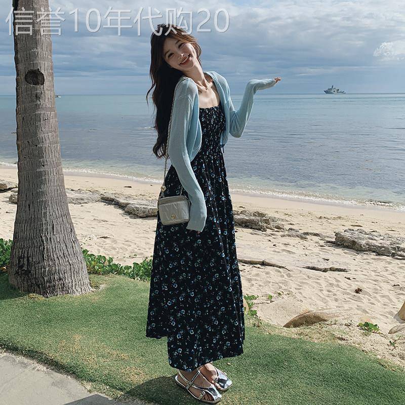蓝色小碎花吊带洋装女装2026夏季穿搭显瘦防晒开衫长裙子两件套