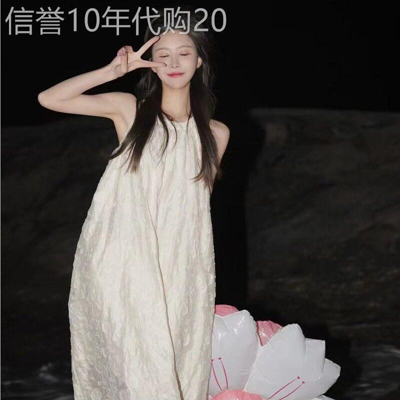 白色连衣裙女夏季2025新款宽松法式设计感气质小个子无袖挂颈裙子