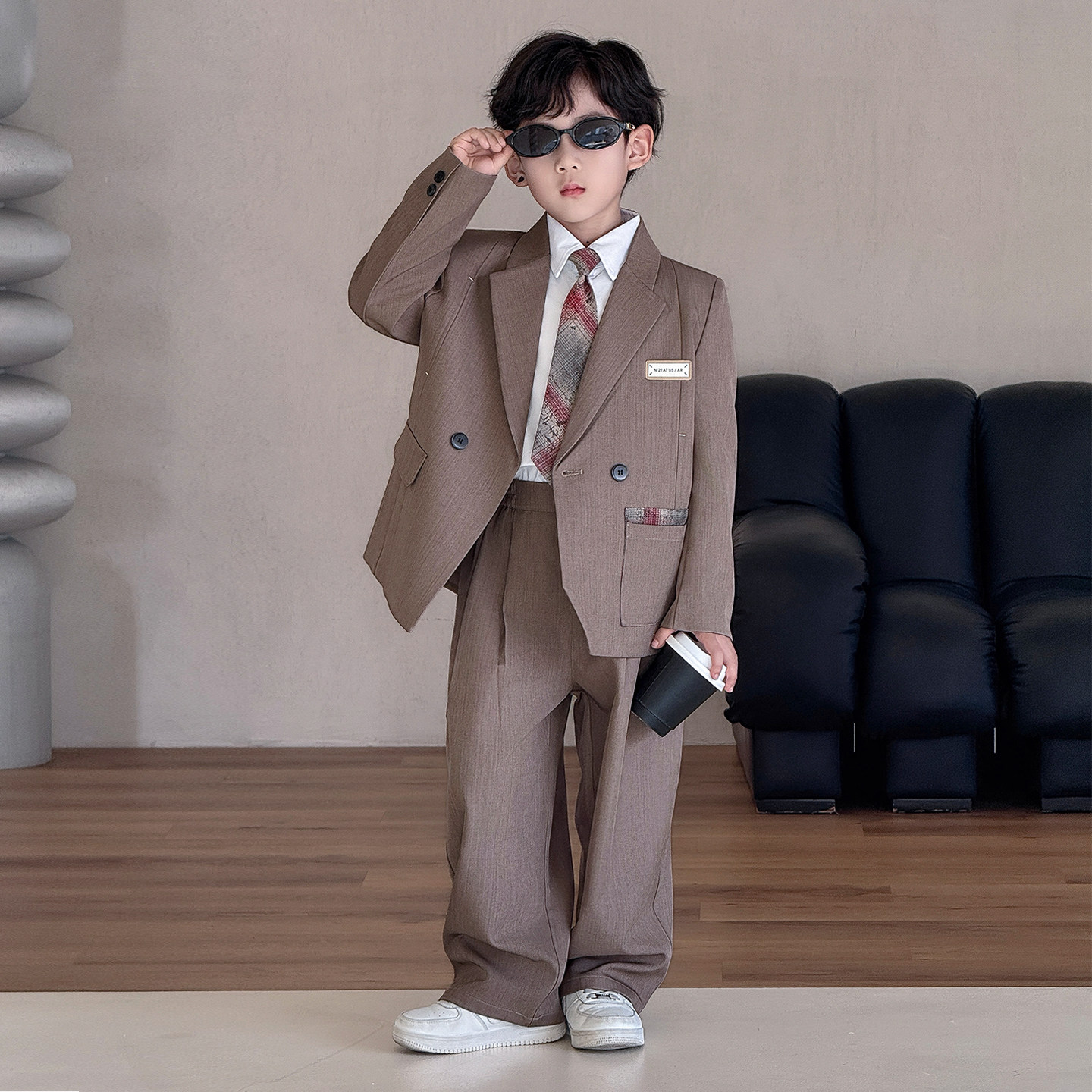 男童休闲西服套装2026新款男孩痞帅花童小西装儿童主持人演出服潮