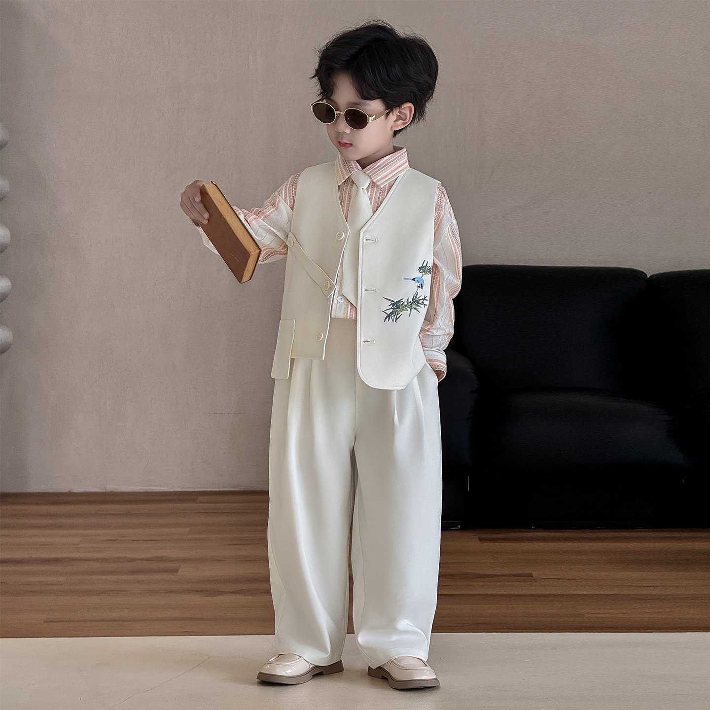 男童西装套装2026新款儿童国风刺绣主持人礼服生日花童朗诵演出服