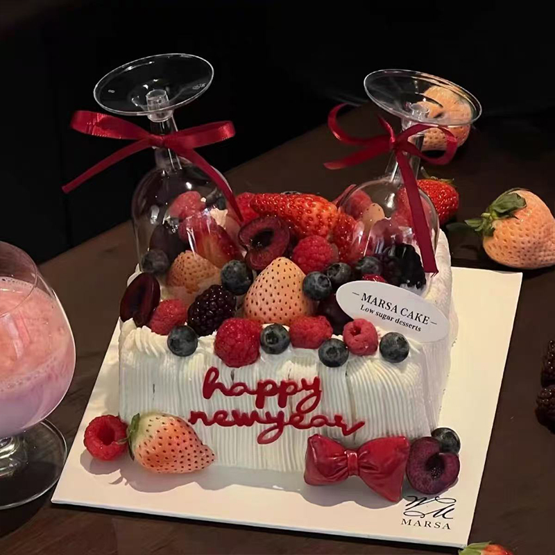 2026新年快乐法式红酒高脚杯蛋糕装饰摆件红色蝴蝶结丝带装扮插件