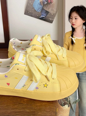 女童黄色百搭运动鞋2025春秋新款儿童星星软底防滑板鞋潮款休闲鞋
