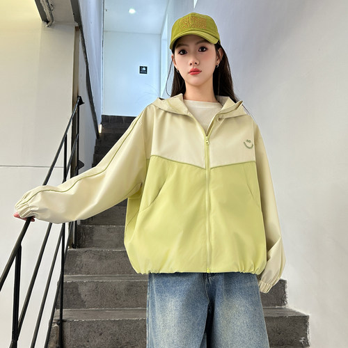 2026春秋女童连帽冲锋衣洋气