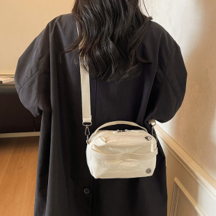 淘小奇2026新款 休闲简约小方包女士轻便百搭大容量多功能斜挎背包