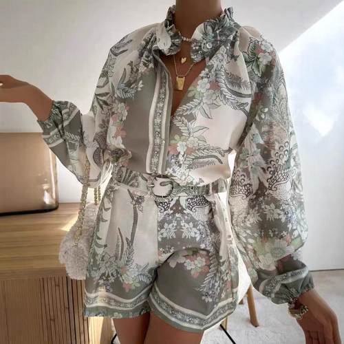Stand collar lantern sleeve single placket printed shorts
