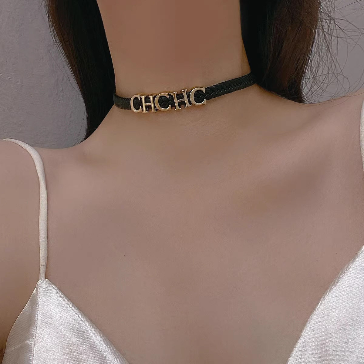 黑色皮质编织choker金色字母项圈女小众高级感锁骨链时尚百搭颈链