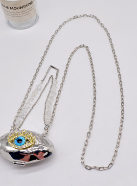 小众设计感银色金属质感贝壳包长款腰链斜挎时髦小包恶魔眼耳机包