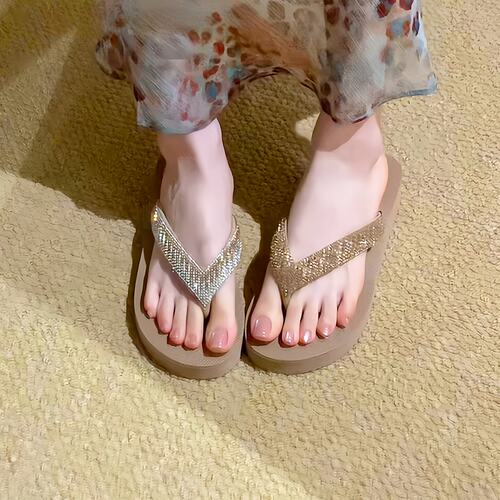 带钻人字拖女夏外穿坡跟凉