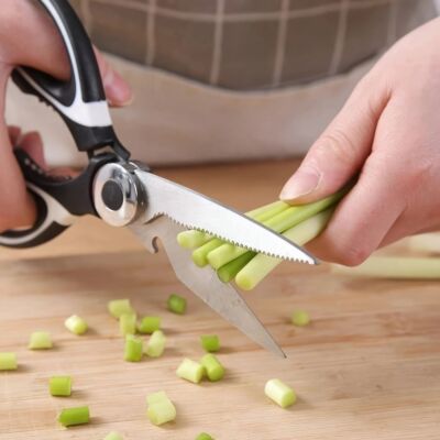 1 Black Multifunctional Kitchen Scissors with An Ergonomic H