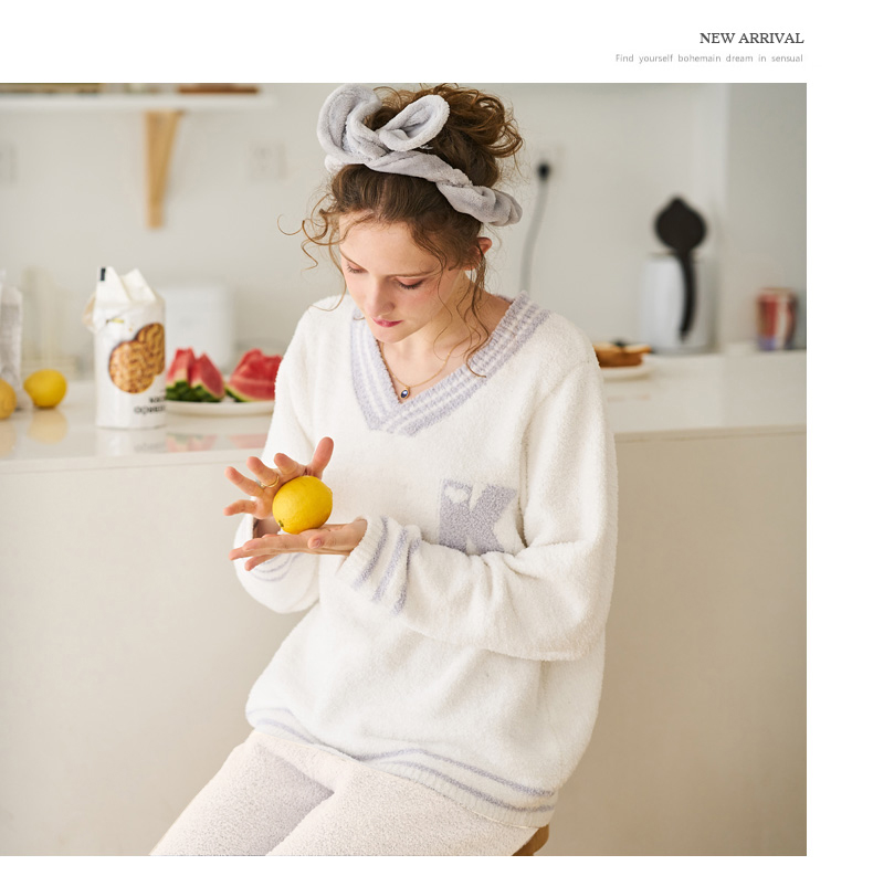 秋鹿睡衣套装V领毛绒甜美字母