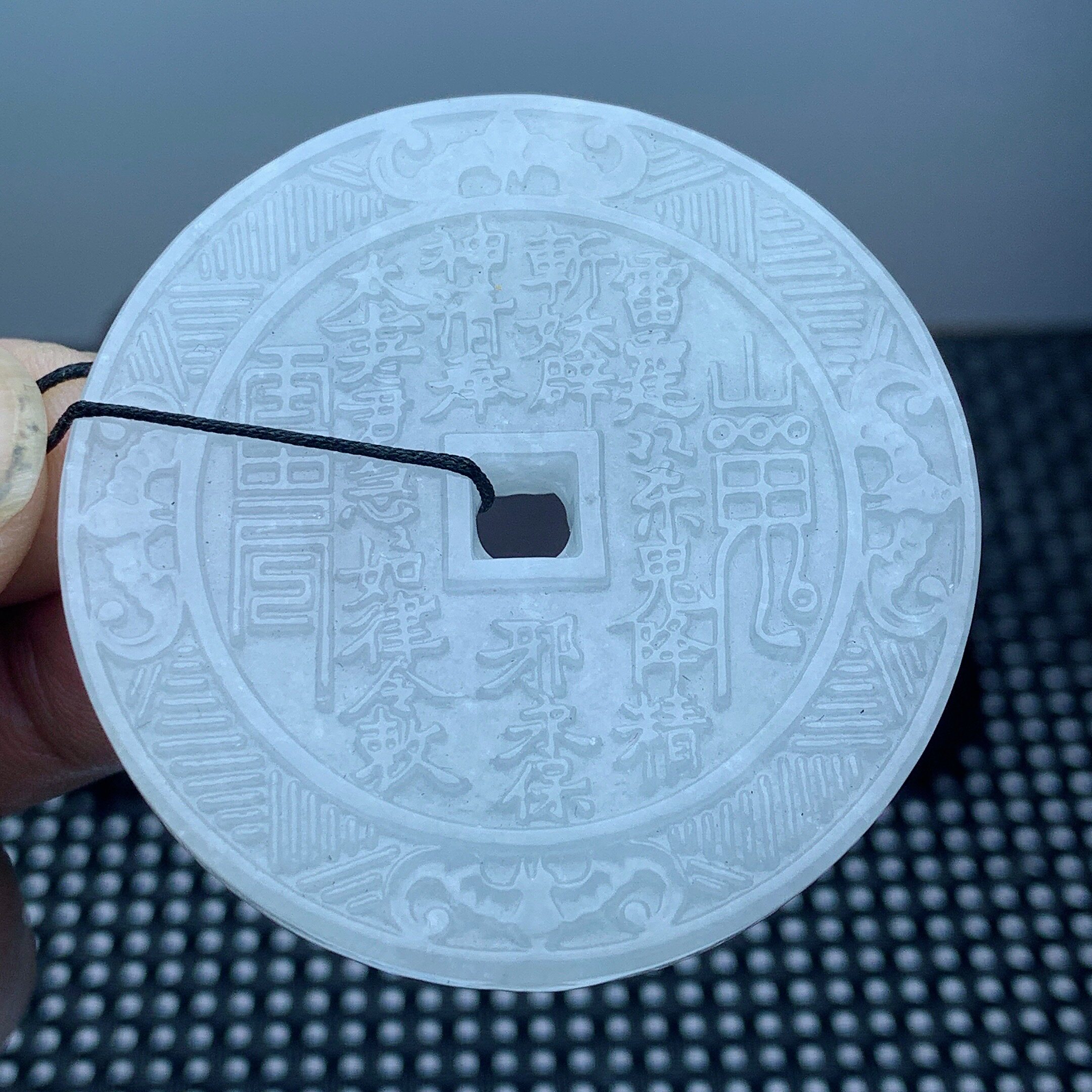 缅甸天然翡翠A货仿古玉佩纯白色山鬼花钱牌吊坠古风颈饰收藏