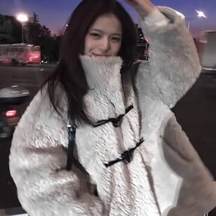 灰色泰迪羊羔绒牛角扣外套女冬季皮毛一体高级感保暖毛毛皮草上衣