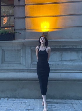 晚时光 6.1温柔黑色挂s脖系连衣裙粉色收腰开叉吊带长裙杏色连衣