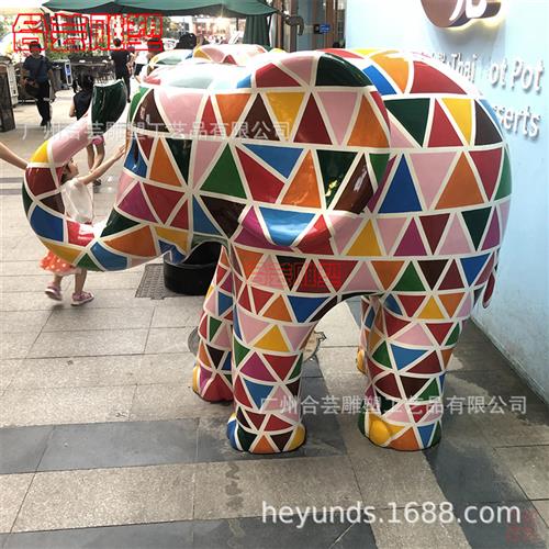 玻璃钢卡通彩绘小大象雕塑大型户外商场美陈创意个性几何动物模型
