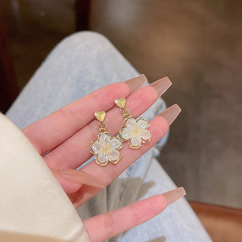 S925银针超仙气质亚克力花朵耳环女轻奢小众网红同款爱心耳钉耳饰