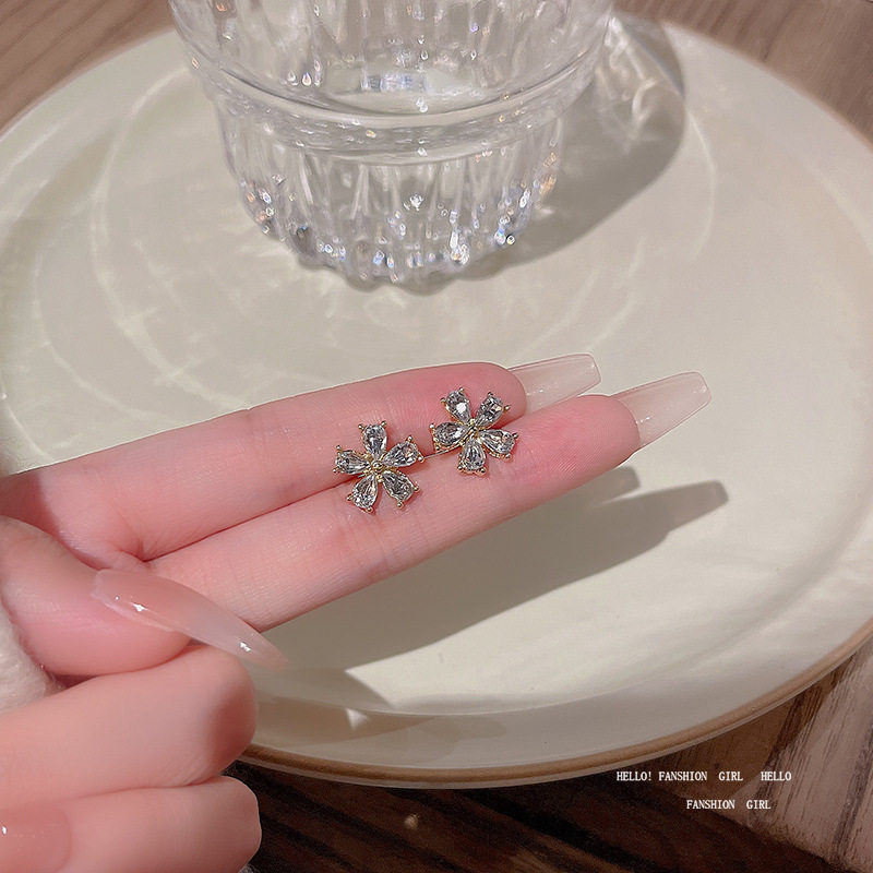 S925银针小巧精致水钻花朵耳钉女ins潮百搭气质网红同款耳环耳饰