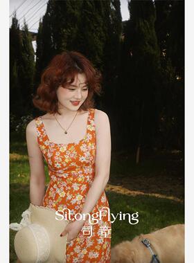 司童 橙色海岸小碎花吊带连衣裙夏季新款方领修身中长裙女裙子