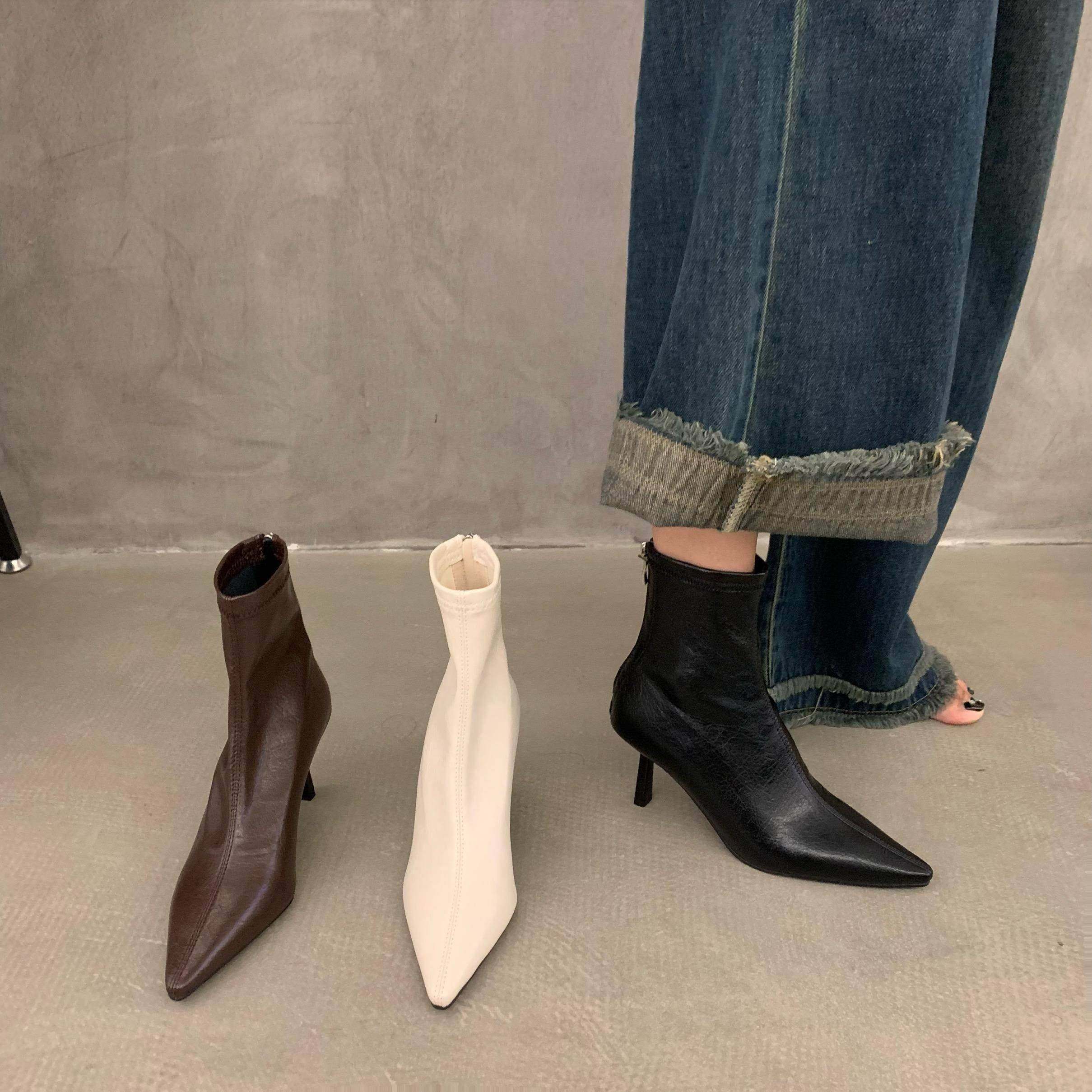 香港细跟高跟尖头短靴女鞋2024年新款秋冬季加绒白色瘦瘦小裸靴子