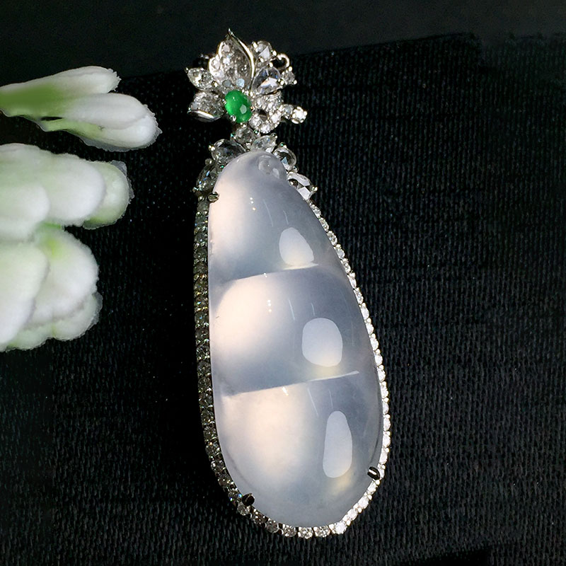 七小匠缅甸老坑天然a货翡翠白底福豆四季豆18k金镶嵌翡翠吊坠