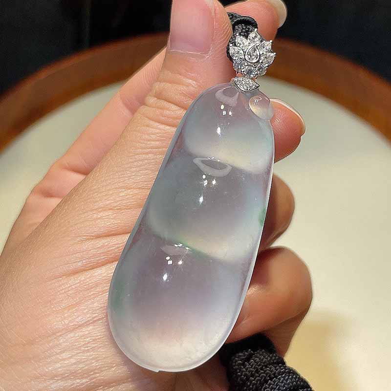 七小匠天然缅甸老坑a货翡翠冰种白底福豆四季豆18k金镶嵌翡翠吊坠
