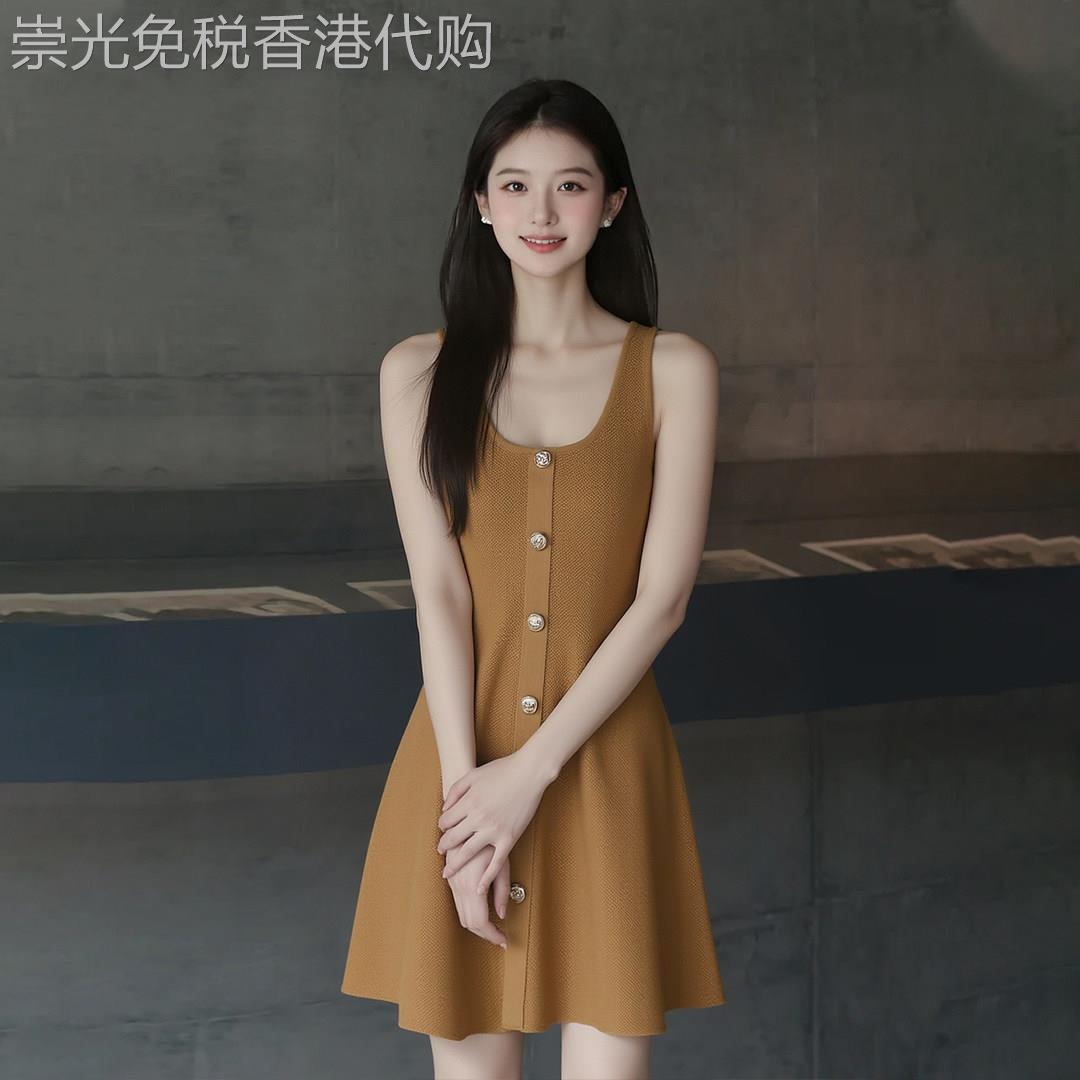 海边度假卡其色无袖针织洋装女夏2026新款简单大方通勤显瘦短裙