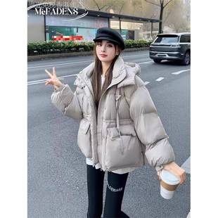 香港冬季新款高级感时尚洋气连帽宽松休闲气质泡芙感外套羽绒服女
