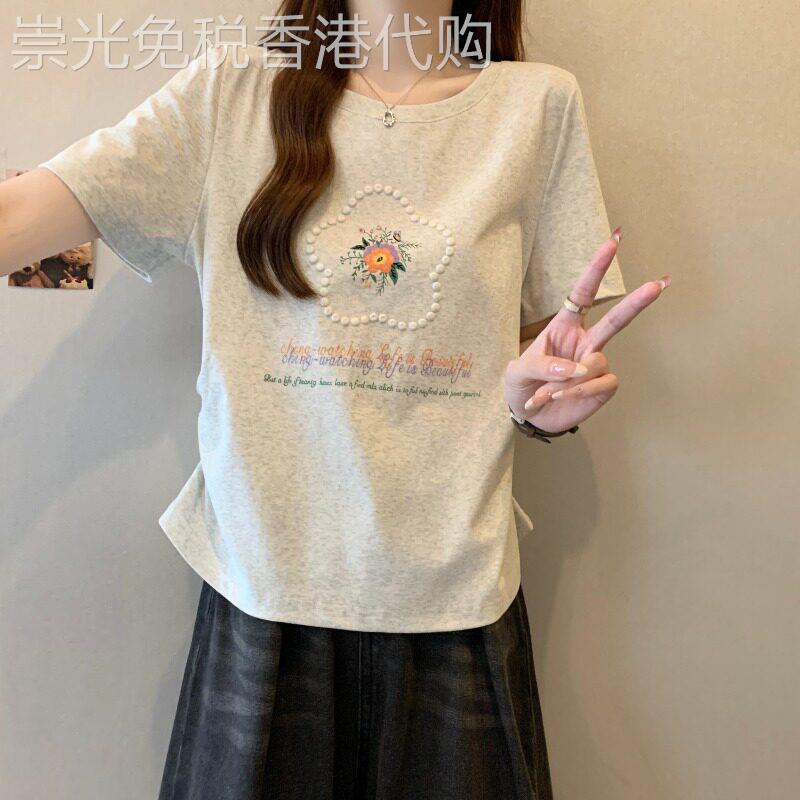 燕麦灰正肩短袖T恤女士夏季大尺码胖mm遮肚减龄钉珠花朵不对称上