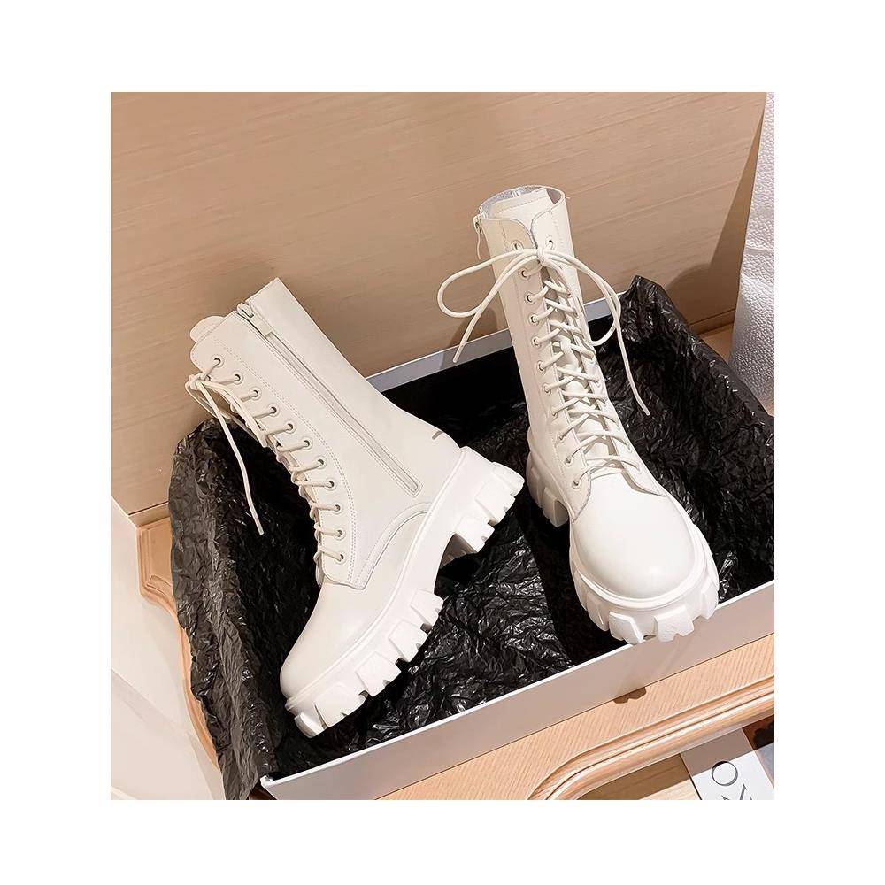 香港春秋季白色中小腿女靴小增高马丁靴真皮容易匹配英式风格厚底