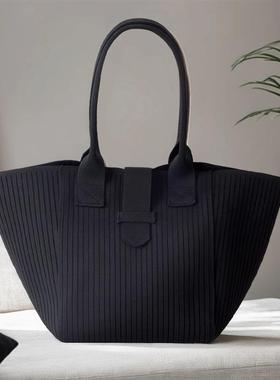 Large Capacity Womens Tote Bag Classic Black Handbag Person