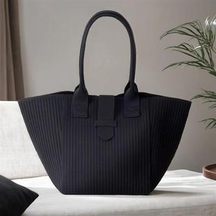 Large Capacity Womens Tote Bag Classic Black Handbag Person