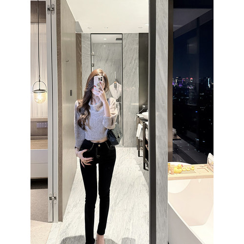 JustQin【涩谷超模特】2026秋冬新款修身弹力加绒小脚牛仔裤女
