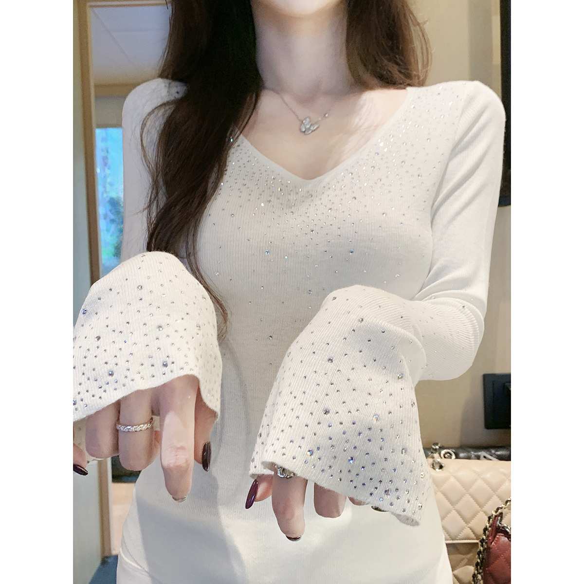 JustQin【星钻雅织】2025秋冬新款镶钻V领针织上衣打底毛衣女